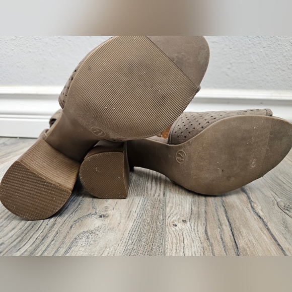 Universal Thread heels - Picture 3 of 4